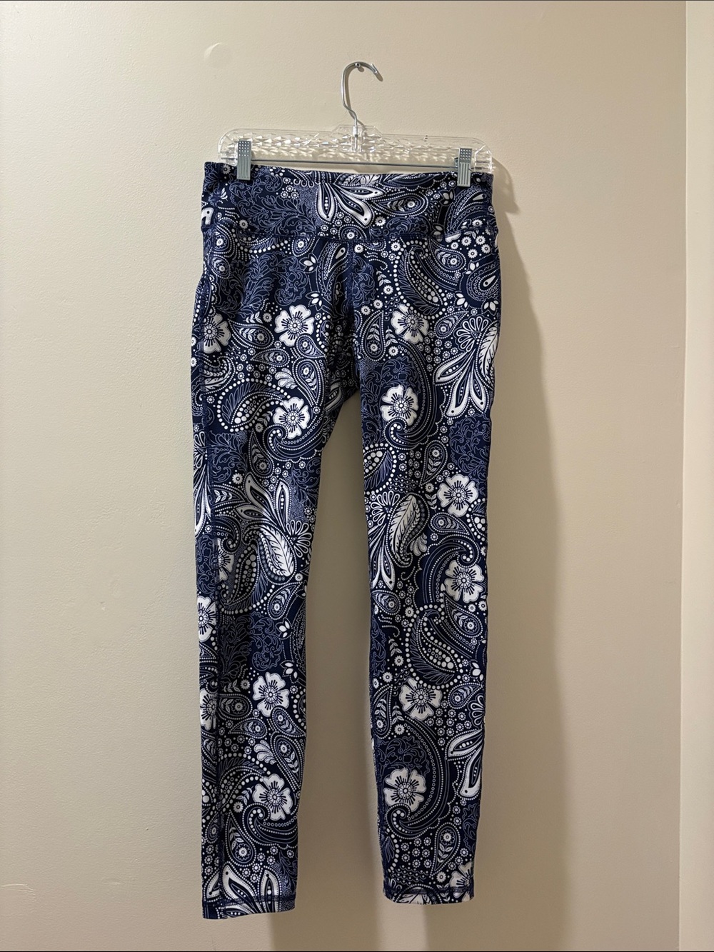 Old Navy Navy & White Paisley Leggings